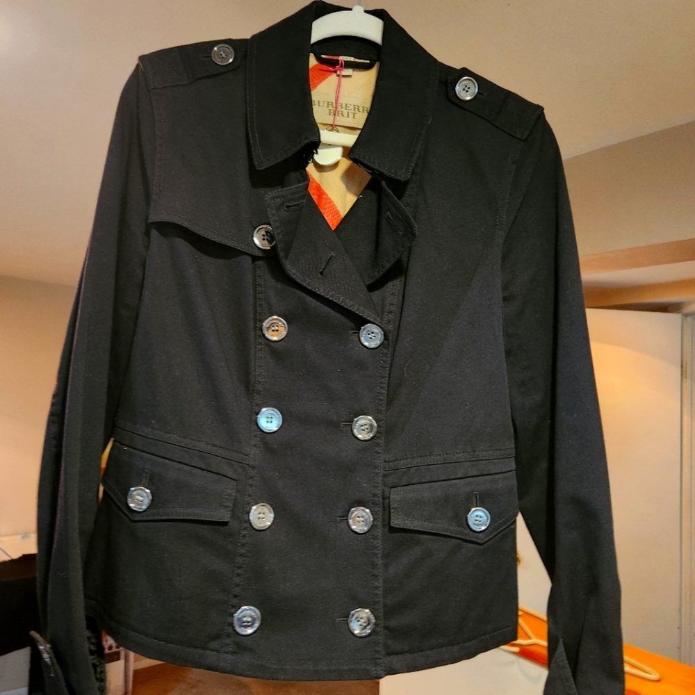 BURBERRY BLACK COTTON JACKET IN EXCELLENT CONDITION ONLY WARN A COUPLE OF TIMES.
